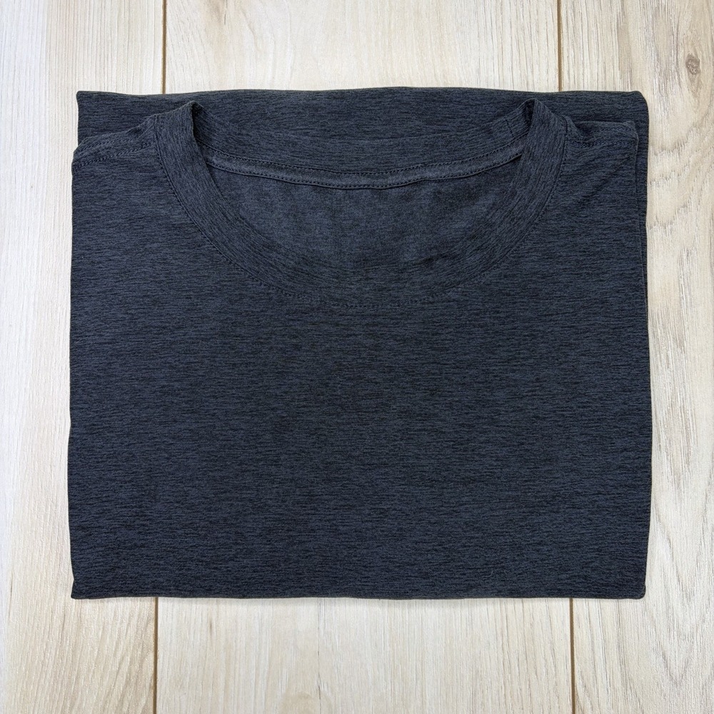 Vuori Strato Tech Tee Mens Shirt Sz M Heather Grey Performance Comfort Gym